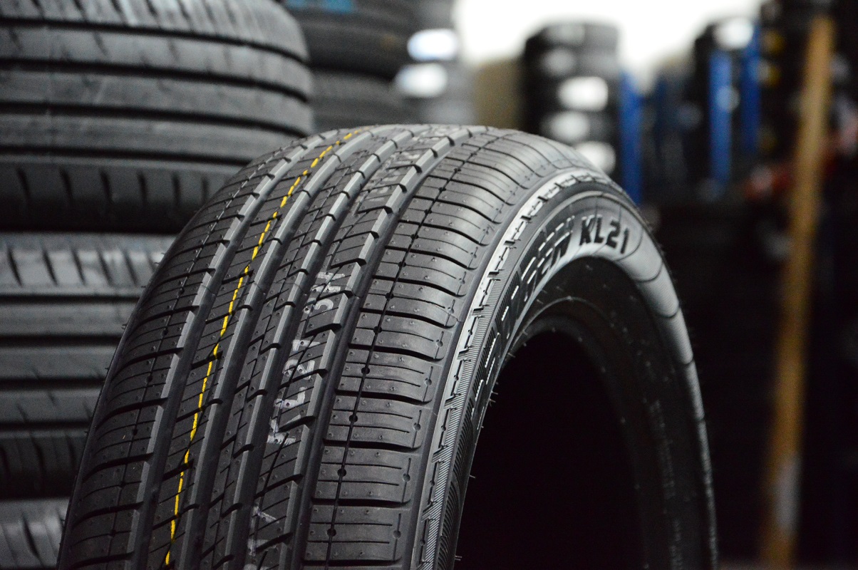 Marshal (By Kumho) CRUGEN KL21 235/65R17