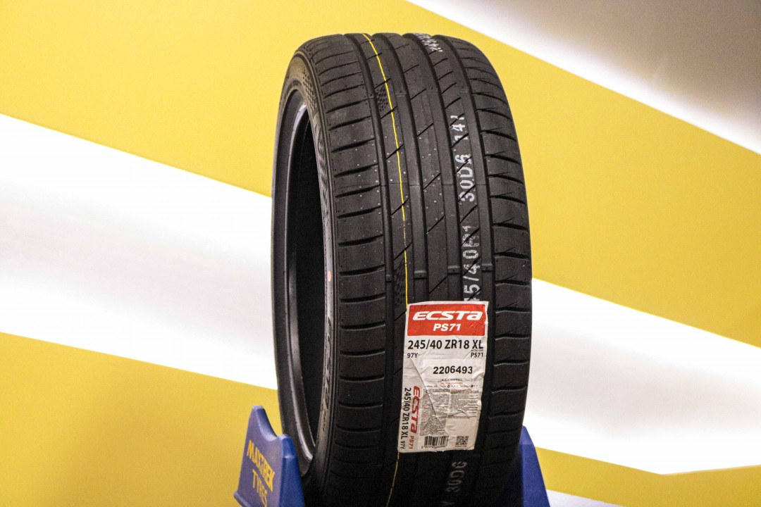 Kumho 245/40 R18 - Yay təkəri