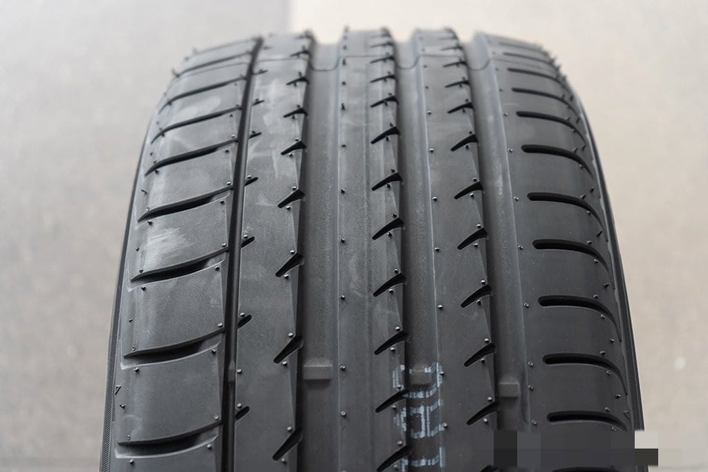 Yokohama 285/40 R22 - Yay təkəri