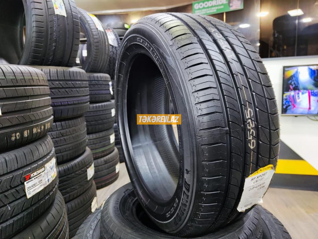 A132. 245/45R18 96Q DUNLOP WINTERMAXX WM01 中古 スタッドレス