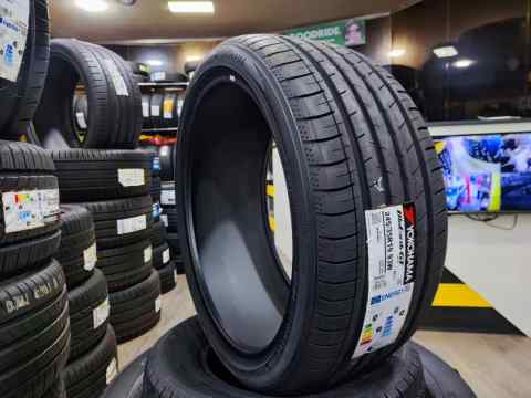 Yokohama BluEarth-GT AE51 245/35 R19