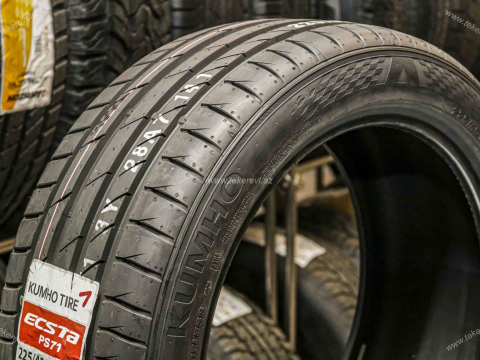 Kumho Ecsta PS71 225/45 R17 - Yay təkəri