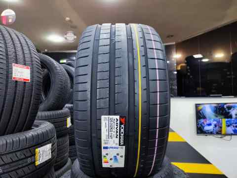 Yokohama  ADVAN Sport V107 325/40 R22