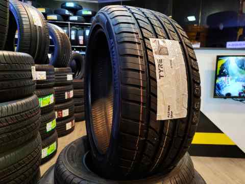 SEAMTYRE ALTIMA UHP 245/40 R18