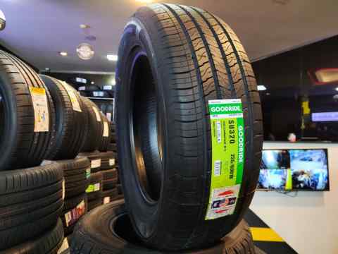 GoodRide SU 320 235/60 R18