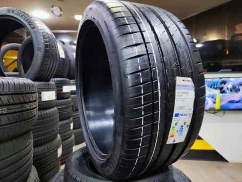 Michelin Pilot Sport 4S 325/35 R23