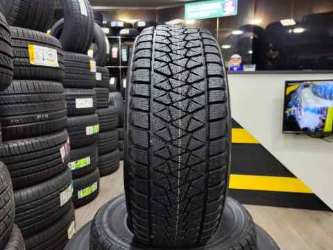 Bridgestone Blizzak LM005 225/55 R18