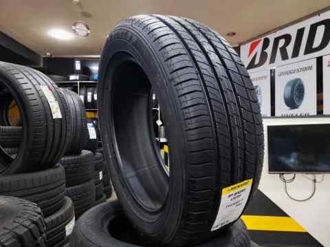 Dunlop SP Sport LM705 215/55 R17