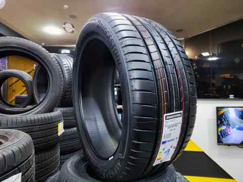 Bridgestone Alenza 001 285/40 R21