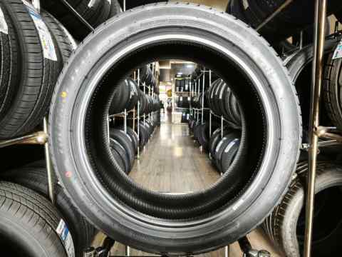NAAATS FC19 UHP 225/45 R17