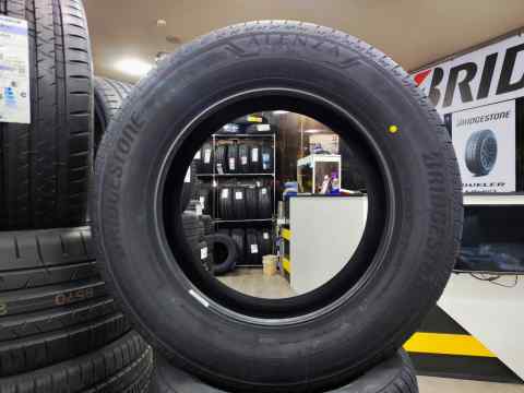 Bridgestone Alenza 001 225/65 R17
