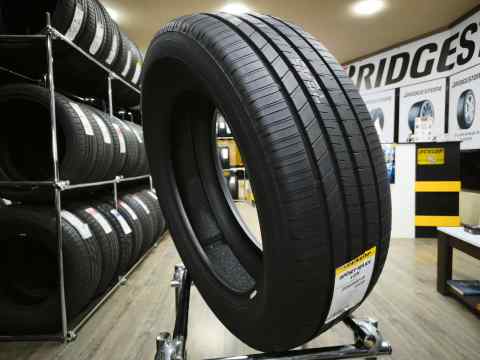 Dunlop SPORT MAXX LUX 225/60 R18