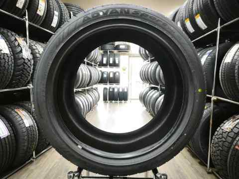 Yokohama ADVAN Sport V107 315/35 R22