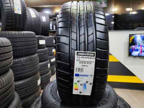 Bridgestone TURANZA T005p 225/40 R19