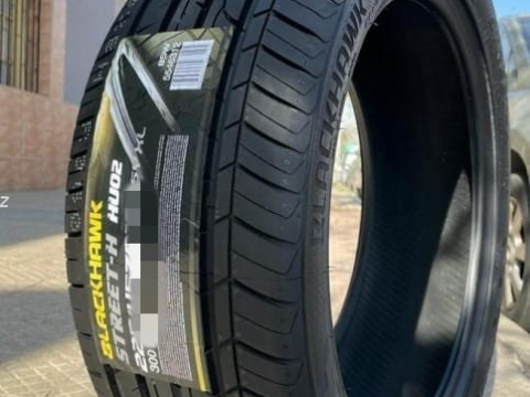 BLACKHAWK STREET-H HH01  235/45 R17