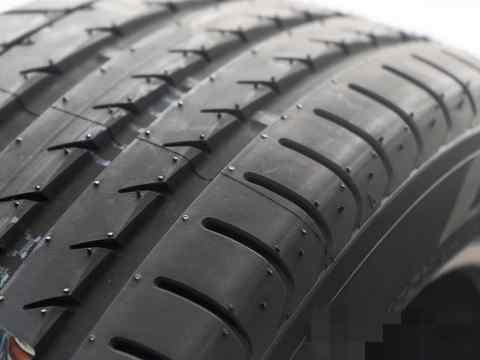 Yokohama  ADVAN Sport V105  255/35 R18