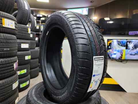 Bridgestone TURANZA T005s 215/55 R17