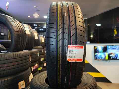 Bridgestone Alenza 001 225/65 R17