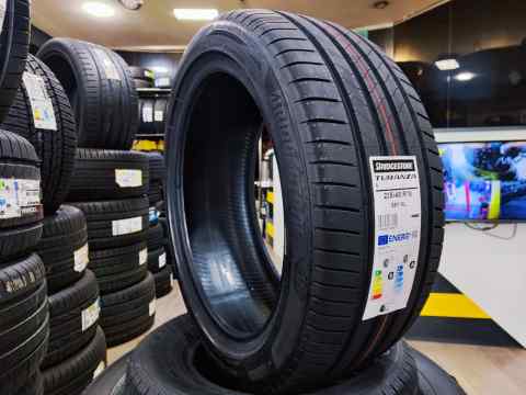 Bridgestone TURANZA 6 235/45 R18