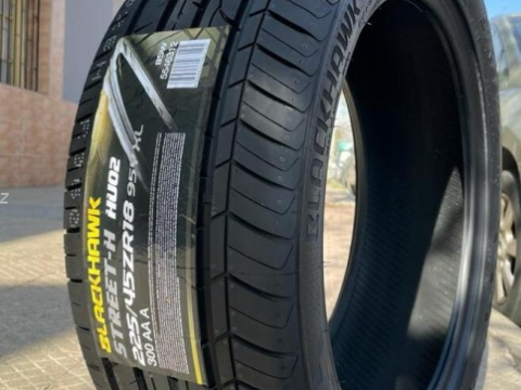 BLACKHAWK STREET-H HU02 235/45 R18