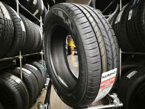 Kumho ECSTA HS52 205/55 R16