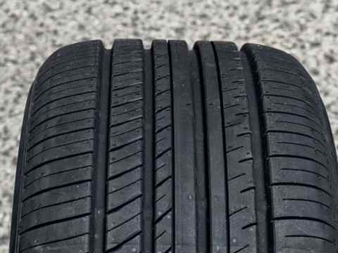 Yokohama Advan dB V552 235/55 R19