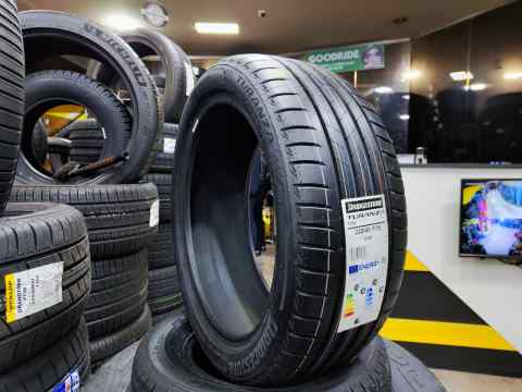 Bridgestone TURANZA T005p 225/45 R18