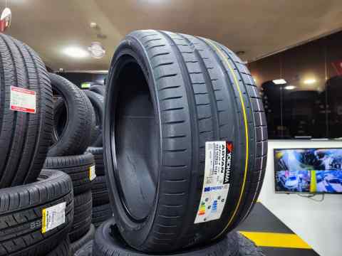 Yokohama ADVAN Sport V107 325/35 R22