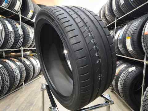 Yokohama ADVAN Sport V107 285/35 R19