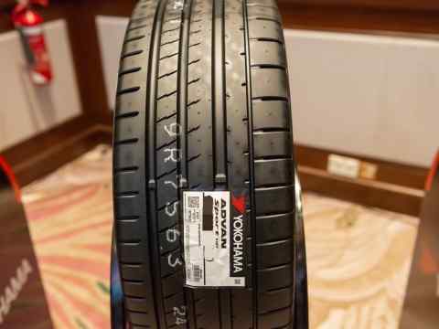 Yokohama ADVAN Sport V107 255/40 R19 - 4 fəsil təkəri