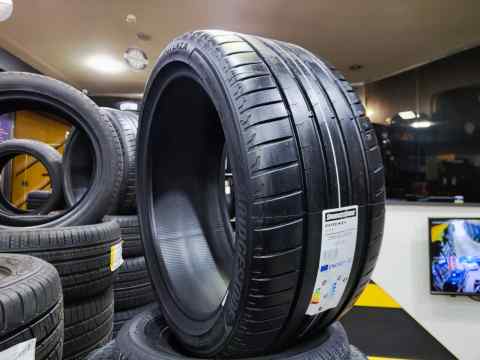 Bridgestone Psport 295/35 R21