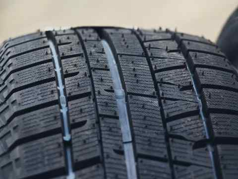 Yokohama  iceGuard IG50 plus 215/60 R16 - Qış təkəri