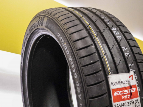 Kumho Ecsta PS71 245/40 R19 - Yay təkəri