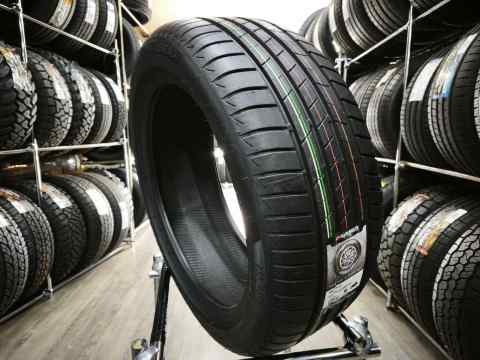 LASSA REVOLA 235/45 R18